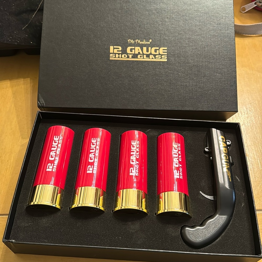 🆕️ Set of 4 Shot Glasses Made in the USA and cap gun